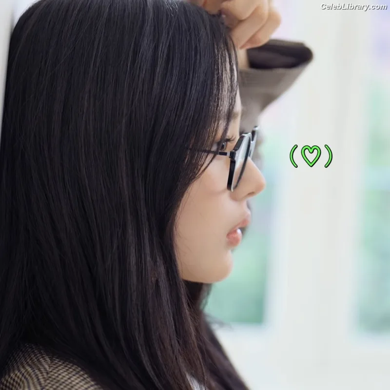 Minji (NewJeans) photo 7 of 1154