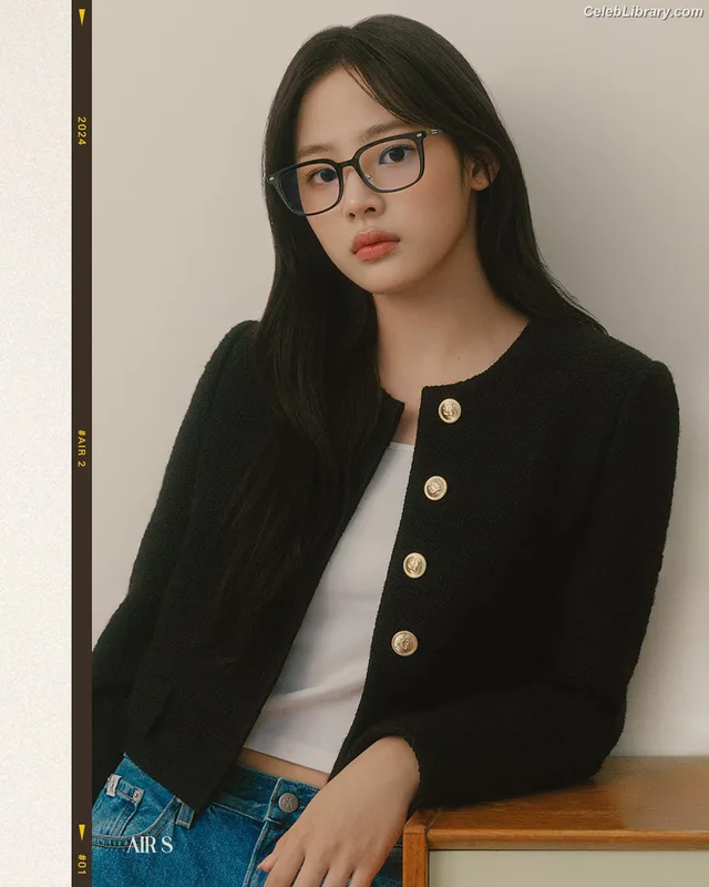 Minji (NewJeans) photo 8 of 1154