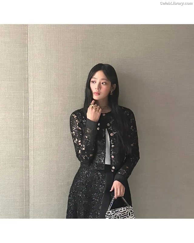 Minji (NewJeans) photo 10 of 1154