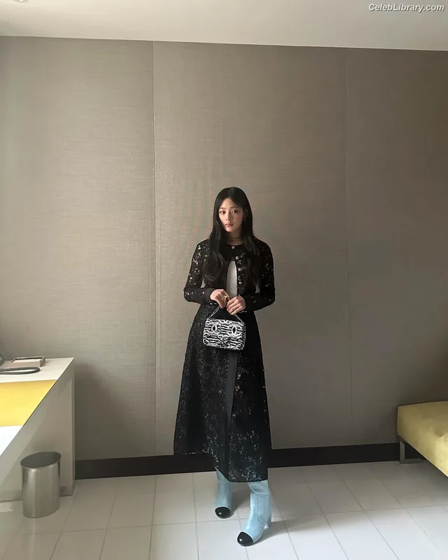 Minji (NewJeans) photo 13 of 1154