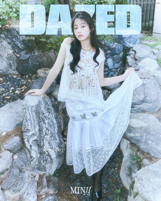 Minji (NewJeans) photo 15 of 1154