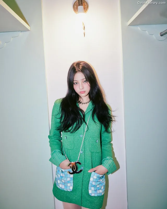Minji (NewJeans) photo 19 of 1154