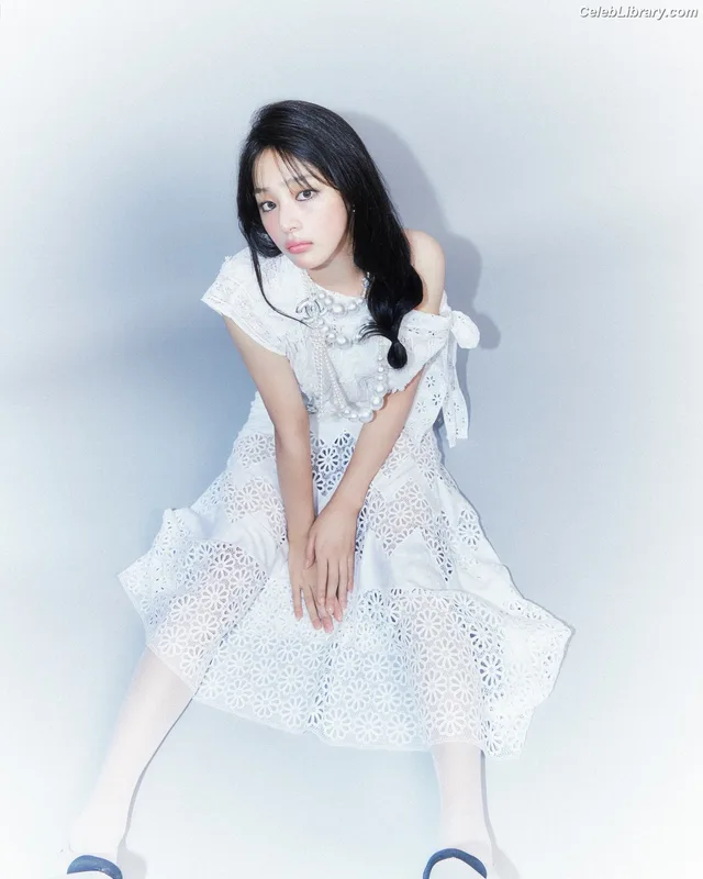 Minji (NewJeans) photo 20 of 1154