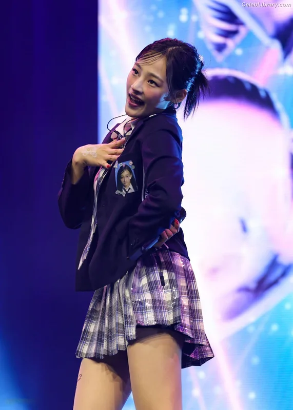 Minji (NewJeans) photo 23 of 1154