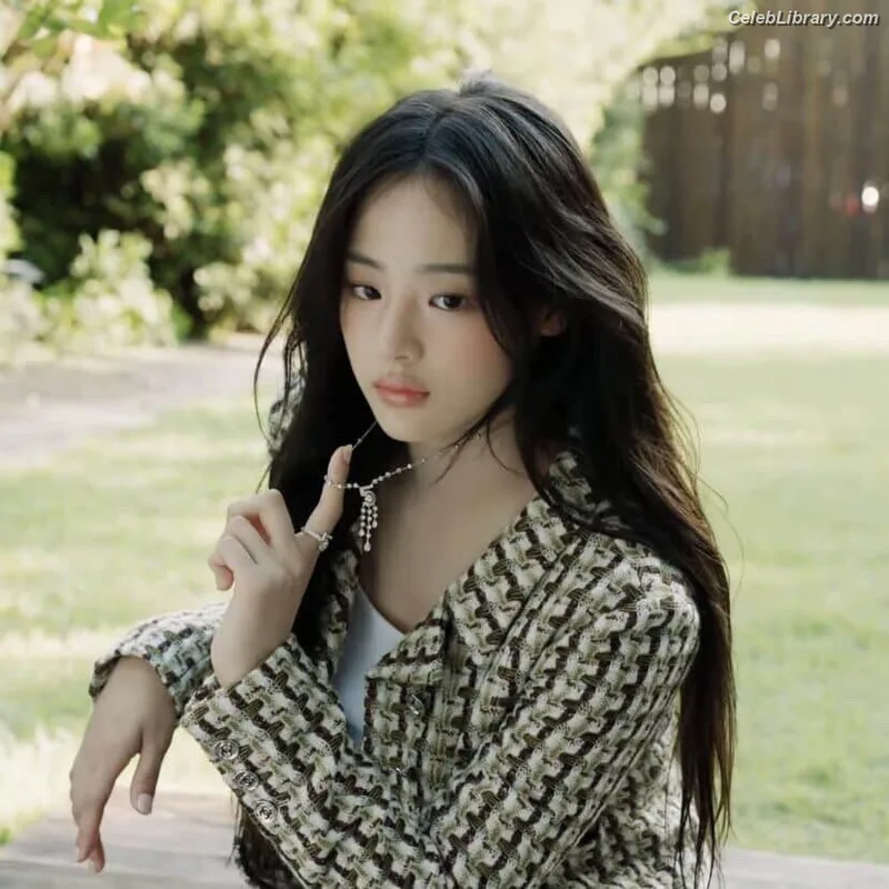 Minji (NewJeans) photo 1 of 1154