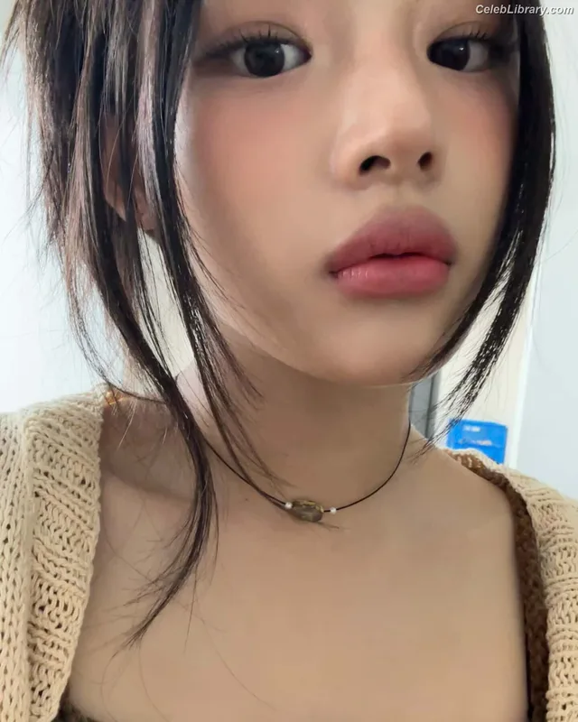 Minji (NewJeans) photo 4 of 1154