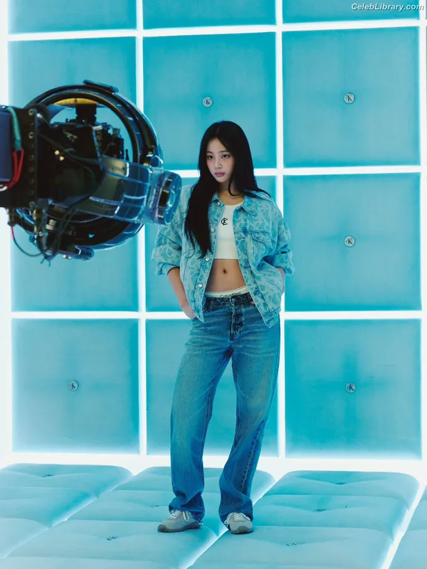 Minji (NewJeans) photo 8 of 1154