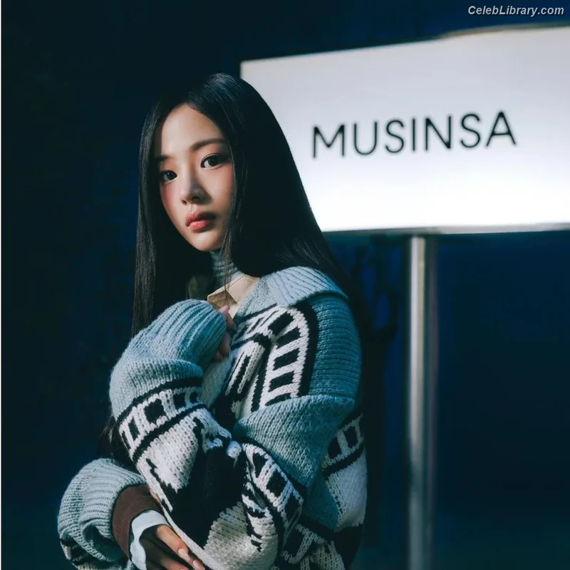 Minji (NewJeans) photo 9 of 1154