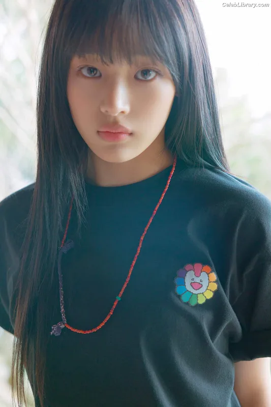 Minji (NewJeans) photo 12 of 1154