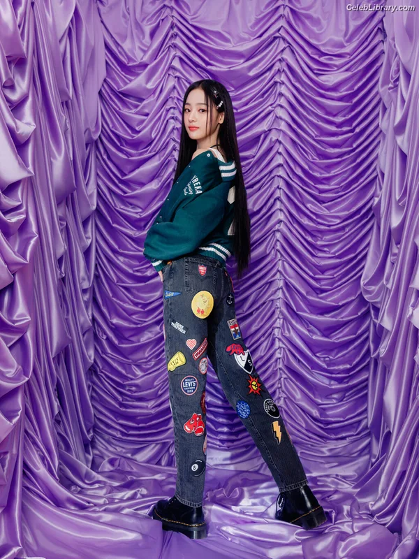 Minji (NewJeans) photo 14 of 1154