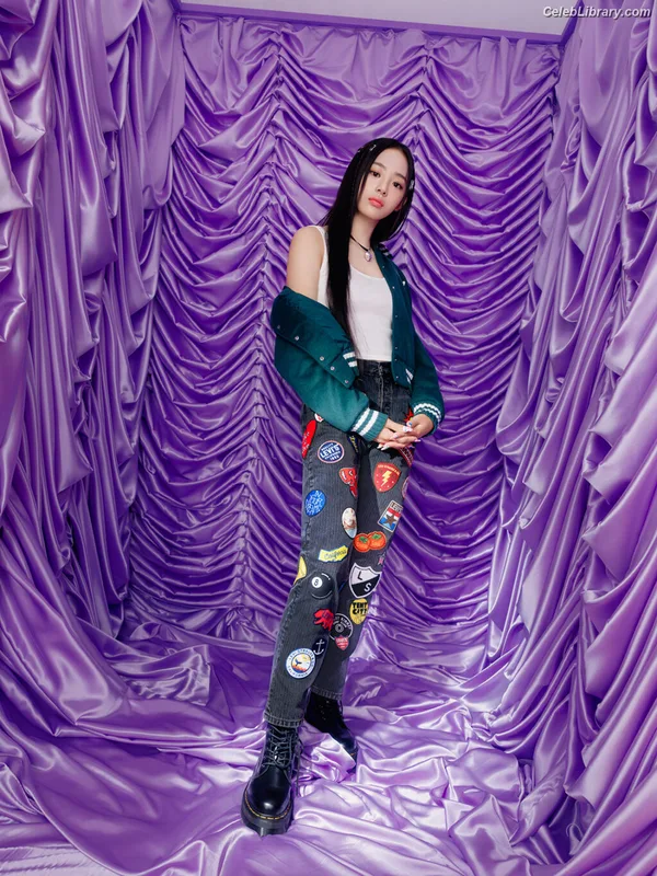 Minji (NewJeans) photo 15 of 1154