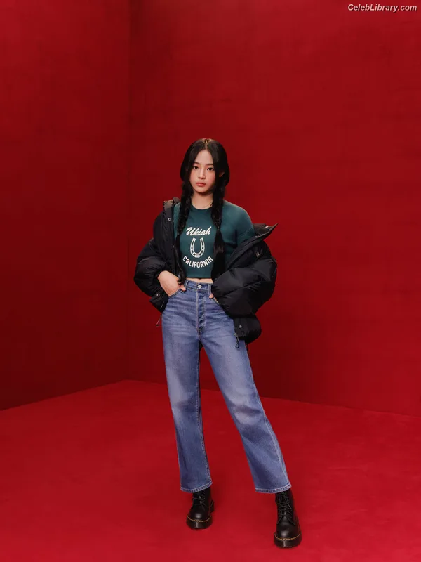 Minji (NewJeans) photo 16 of 1154