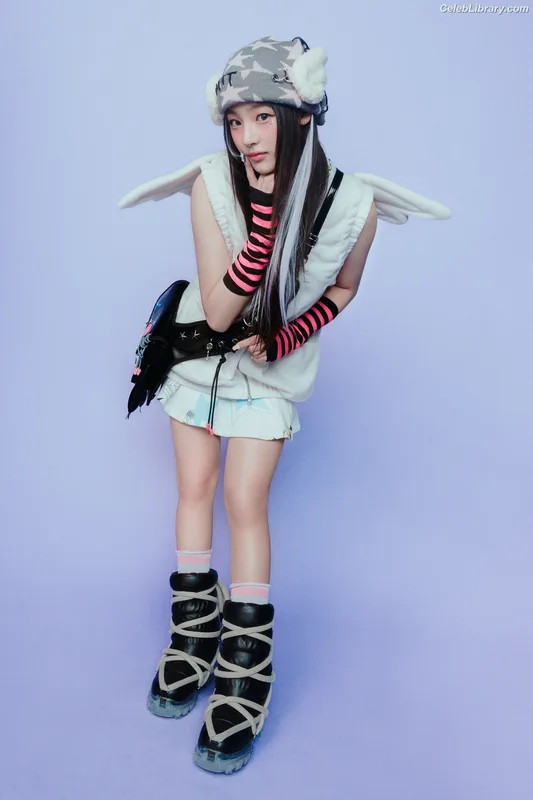 Minji (NewJeans) photo 19 of 1154