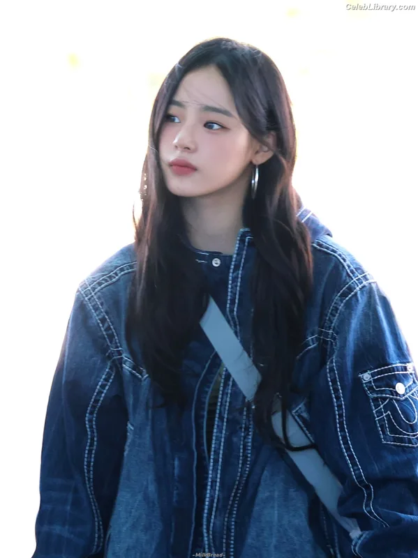 Minji (NewJeans) photo 12 of 1154