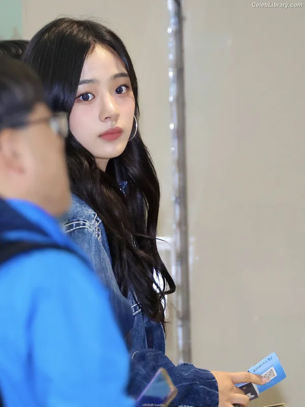 Minji (NewJeans) photo 14 of 1154