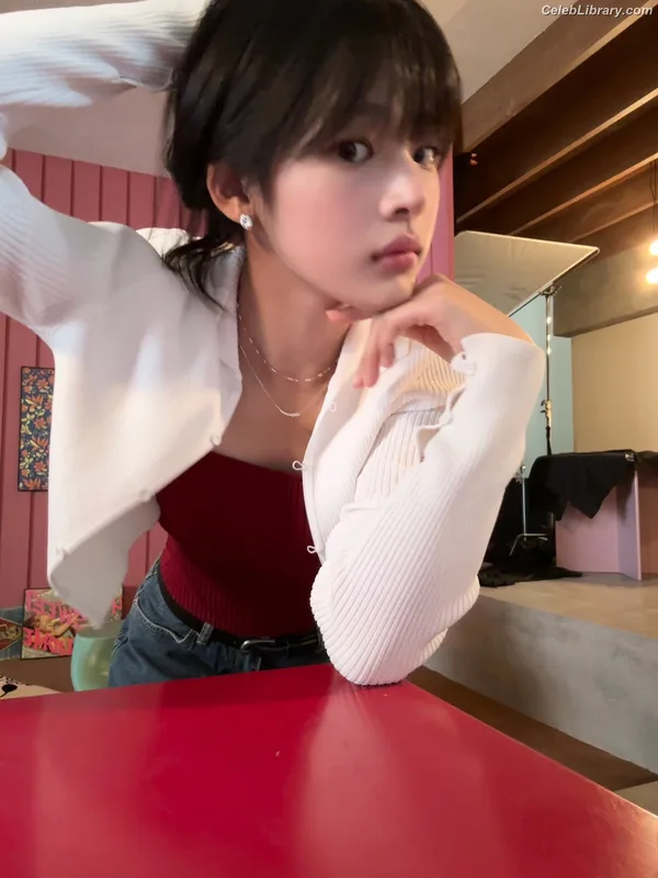 Minji (NewJeans) photo 19 of 1154