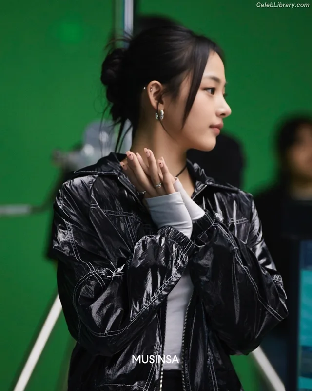 Minji (NewJeans) photo 23 of 1154