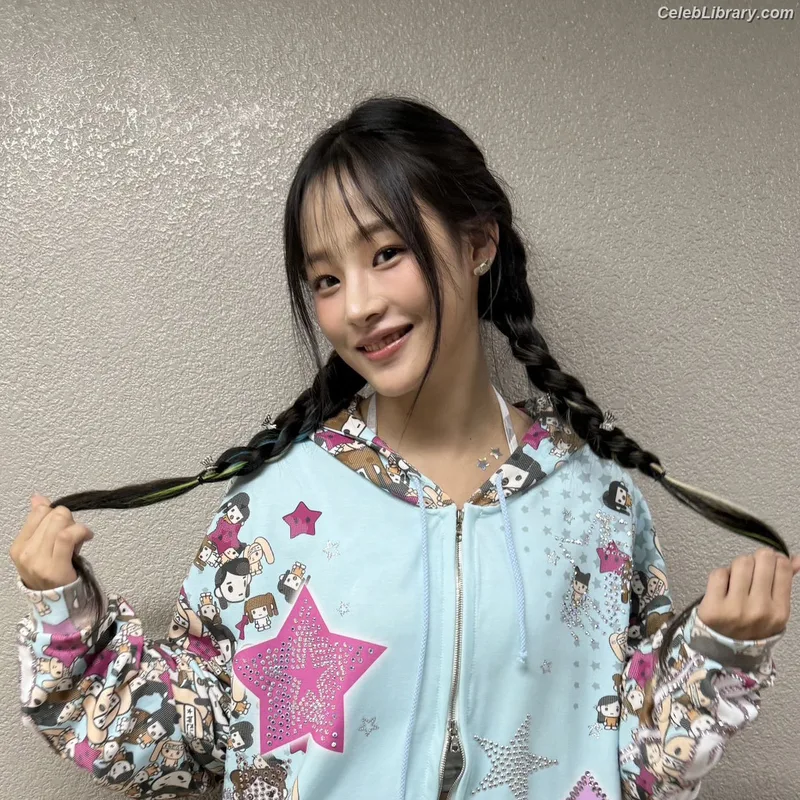 Minji (NewJeans) photo 6 of 1154
