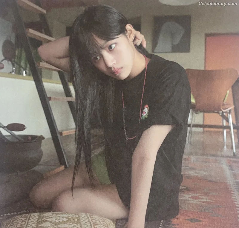 Minji (NewJeans) photo 14 of 1154