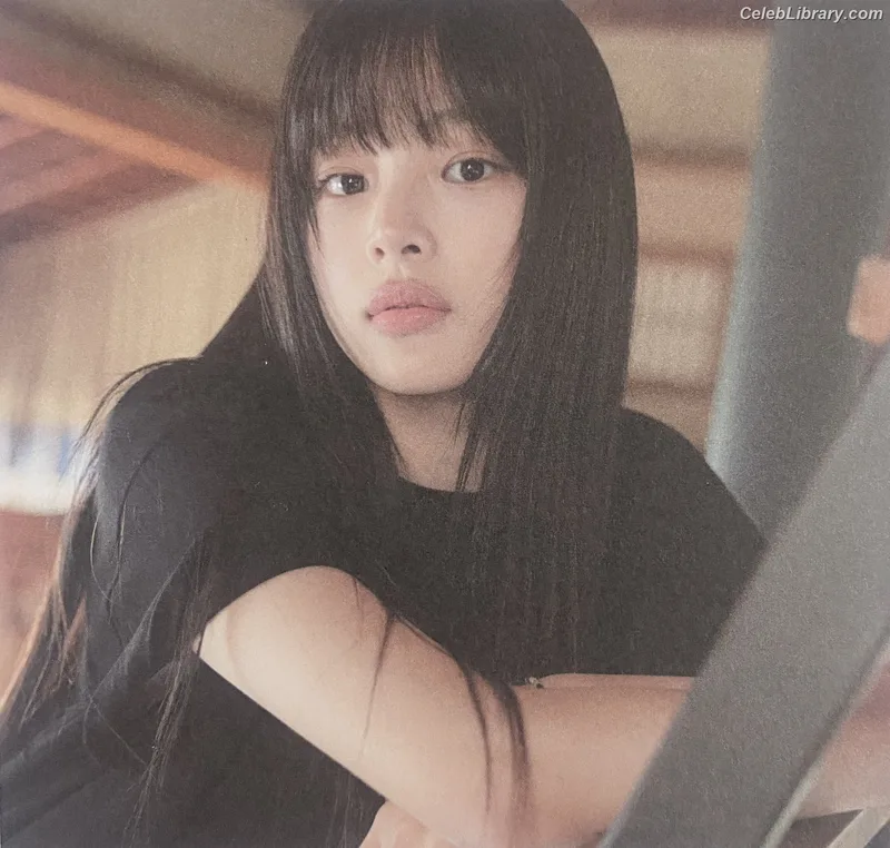 Minji (NewJeans) photo 18 of 1154