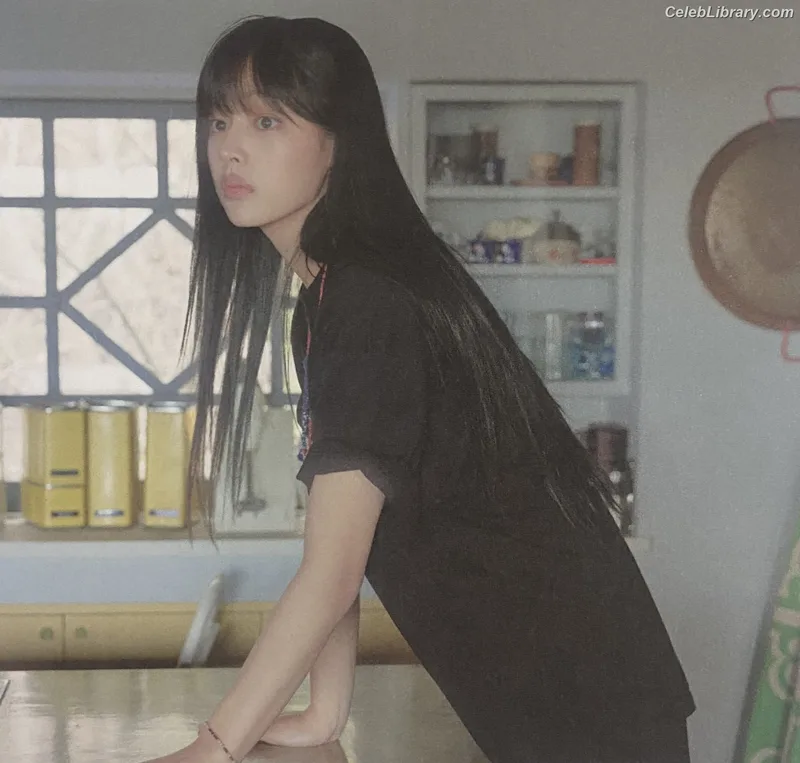 Minji (NewJeans) photo 19 of 1154