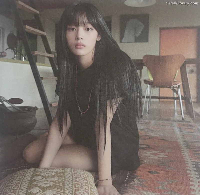 Minji (NewJeans) photo 20 of 1154