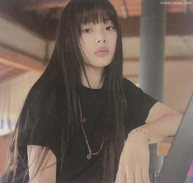 Minji (NewJeans) photo 21 of 1154