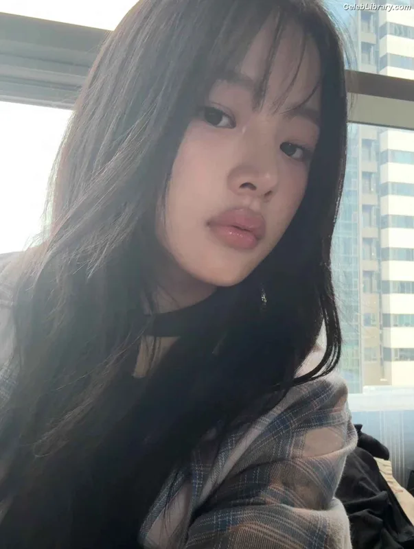 Minji (NewJeans) photo 23 of 1154