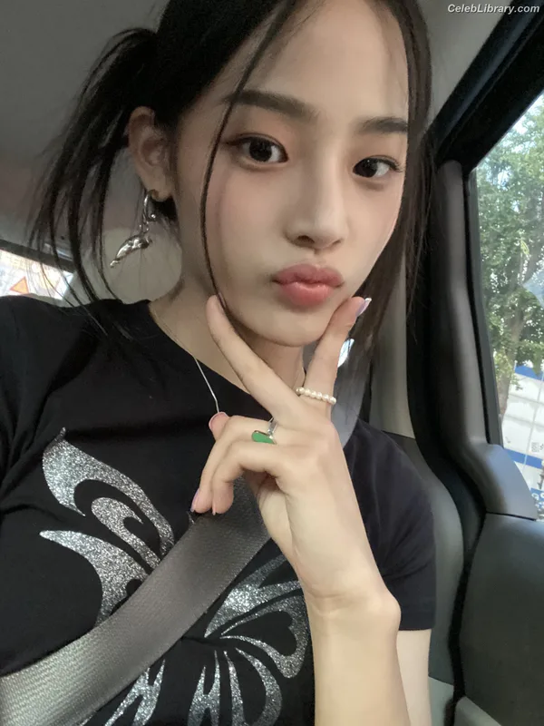Minji (NewJeans) photo 4 of 1154