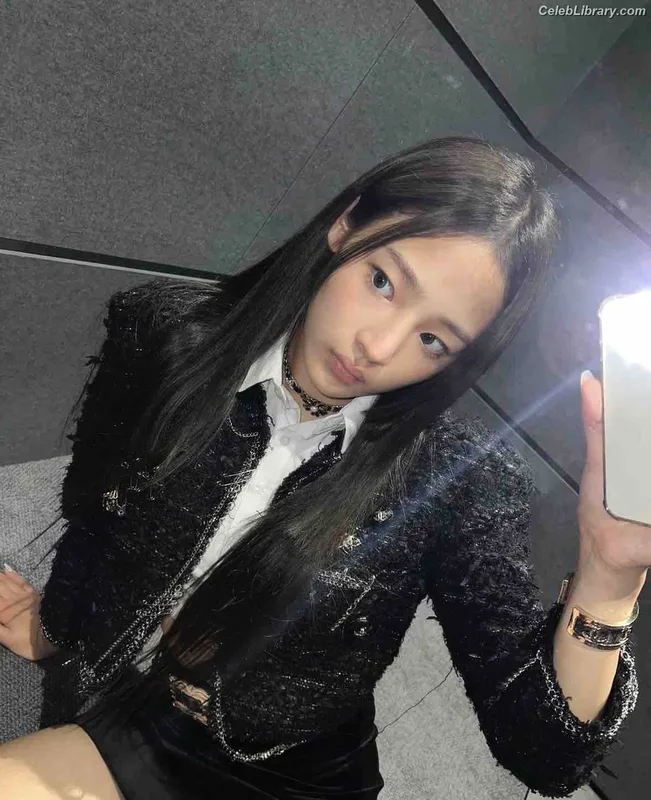 Minji (NewJeans) photo 7 of 1154