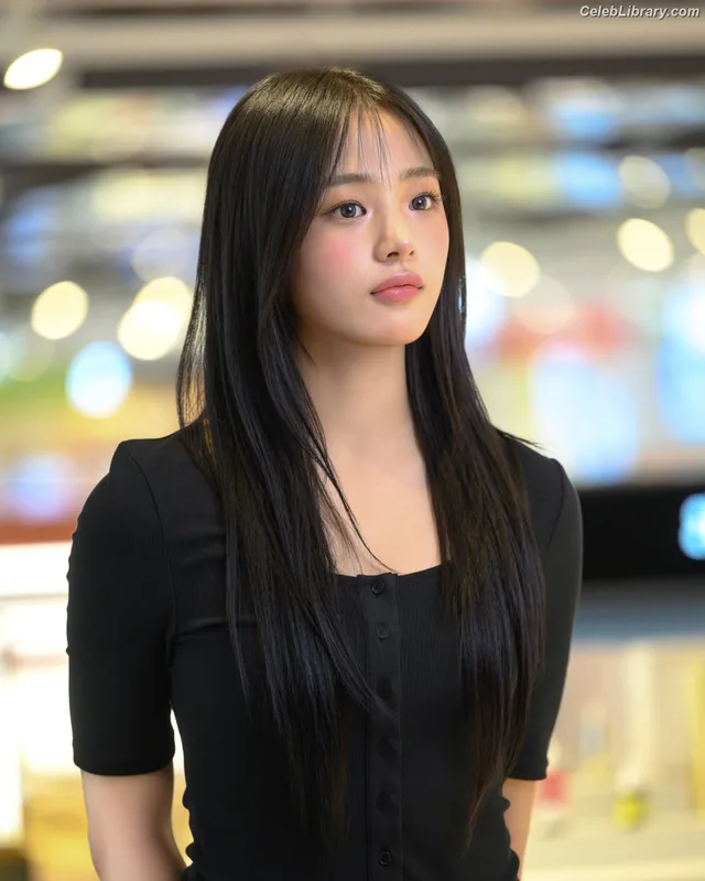 Minji (NewJeans) photo 15 of 1154