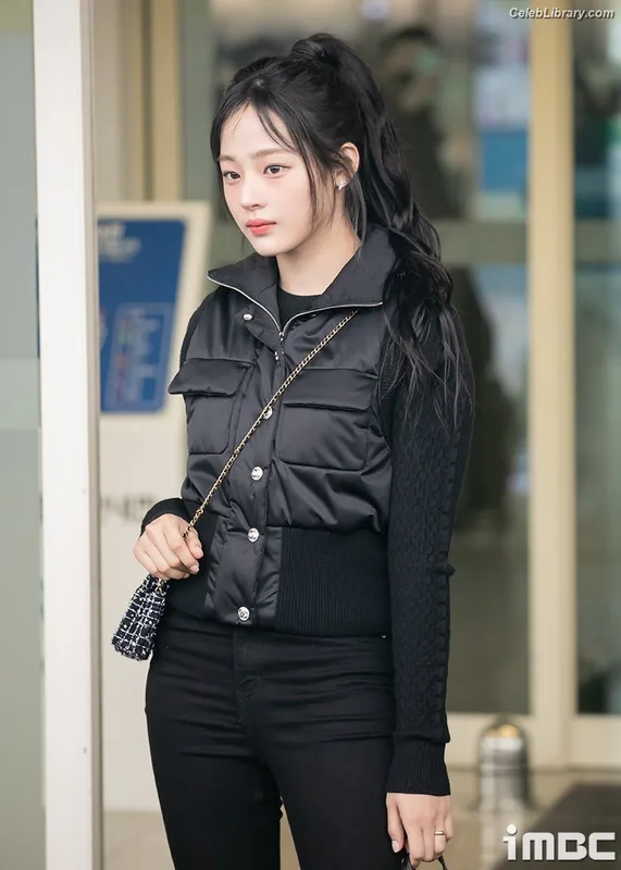 Minji (NewJeans) photo 24 of 1154