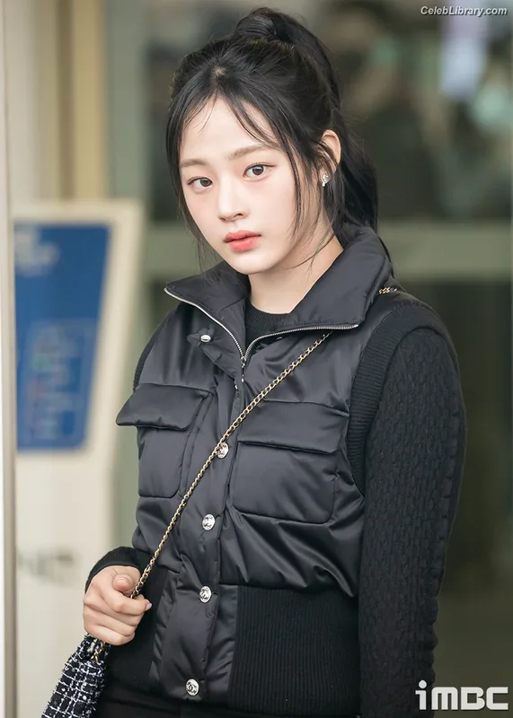 Minji (NewJeans) photo 7 of 1154