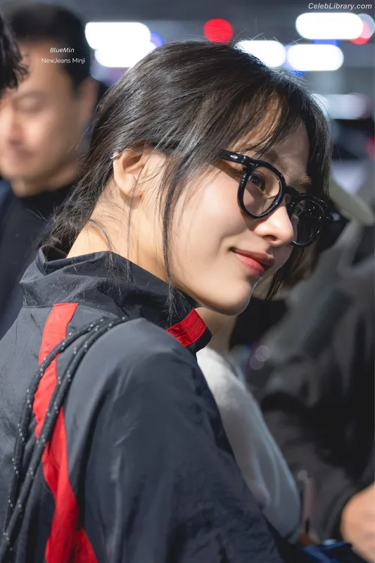 Minji (NewJeans) photo 11 of 1154