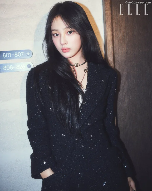 Minji (NewJeans) photo 20 of 1154