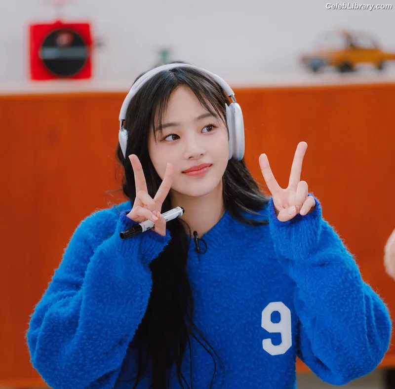 Minji (NewJeans) photo 23 of 1154