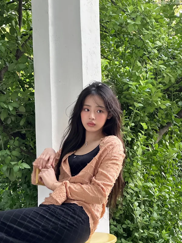 Minji (NewJeans) photo 2 of 1154