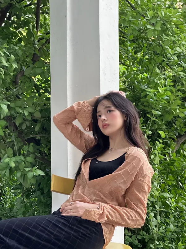 Minji (NewJeans) photo 3 of 1154