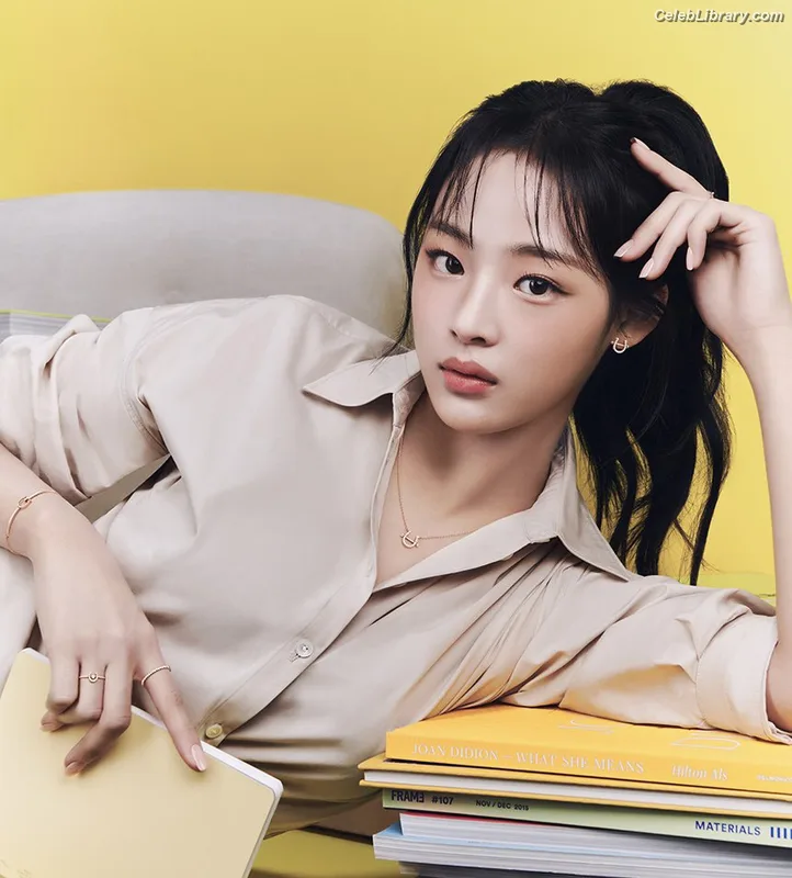 Minji (NewJeans) photo 11 of 1154