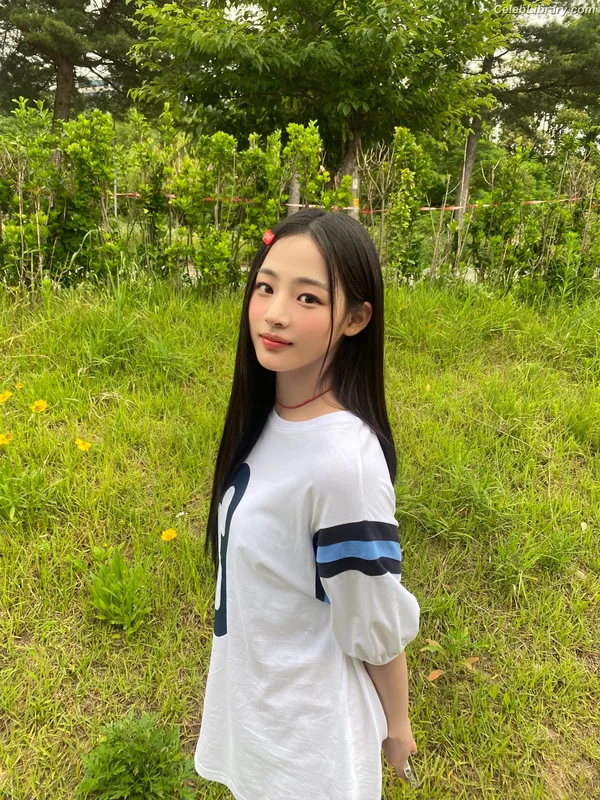 Minji (NewJeans) photo 14 of 1154