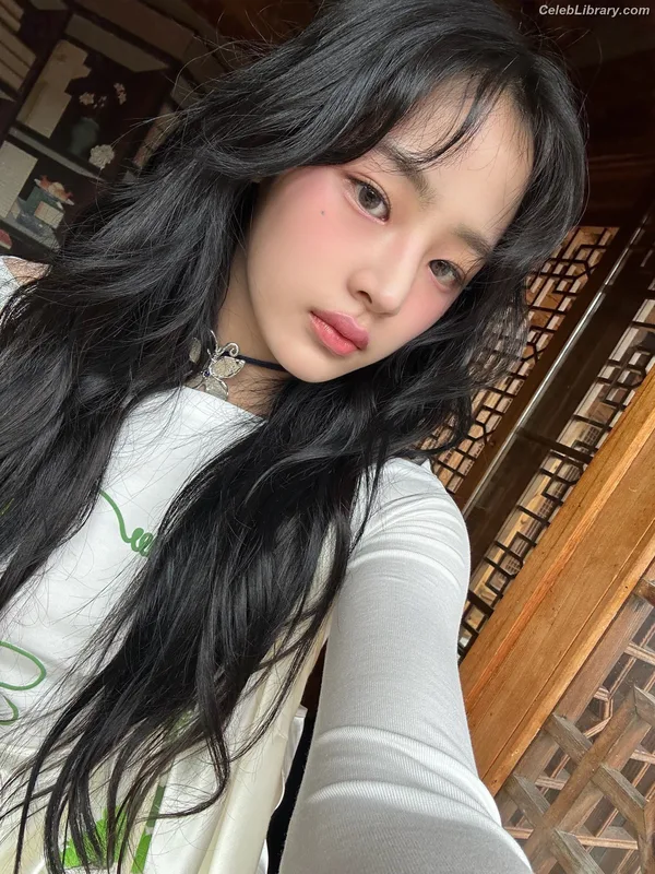 Minji (NewJeans) photo 4 of 1154