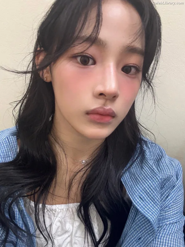 Minji (NewJeans) photo 16 of 1154