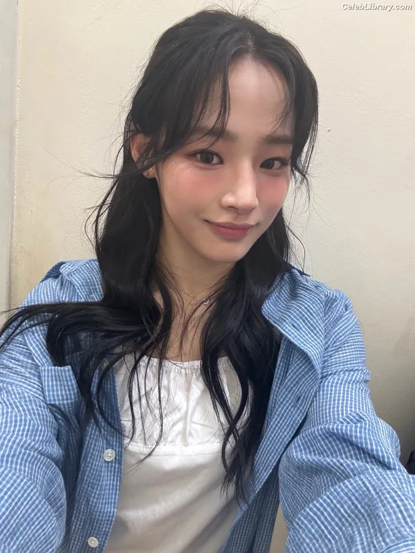Minji (NewJeans) photo 18 of 1154