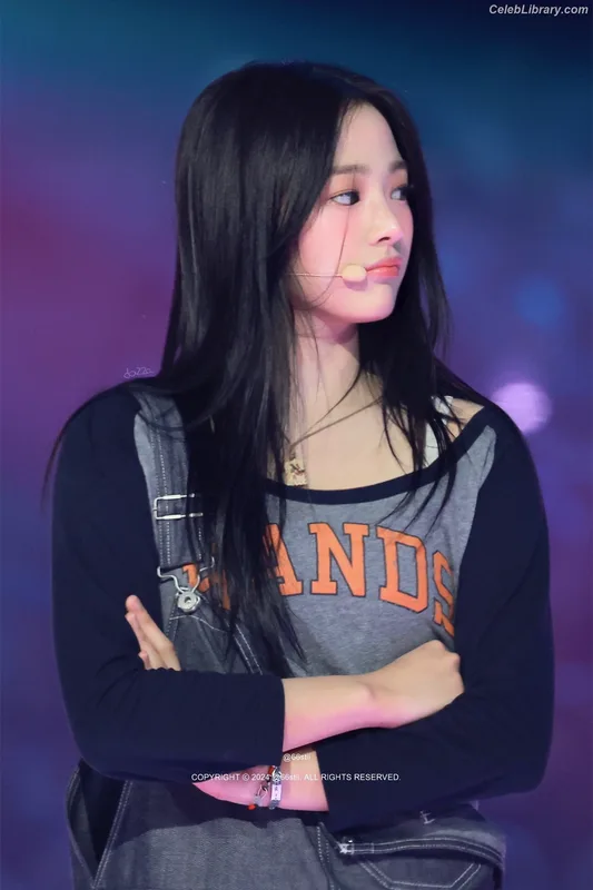Minji (NewJeans) photo 21 of 1154