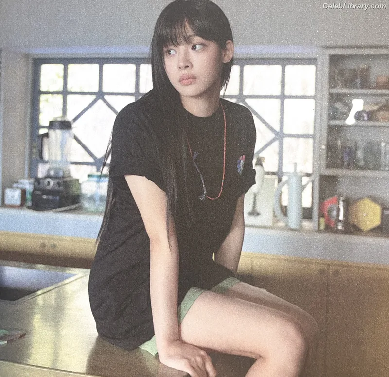 Minji (NewJeans) photo 23 of 1154
