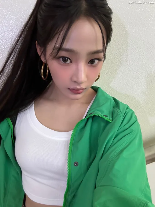 Minji (NewJeans) photo 5 of 1154