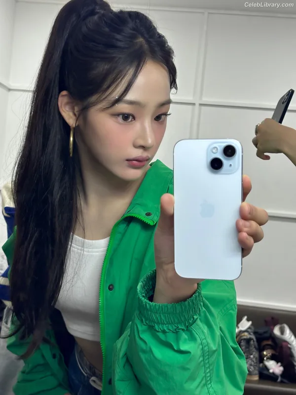 Minji (NewJeans) photo 8 of 1154