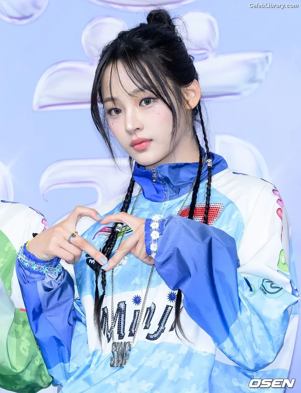 Minji (NewJeans) photo 19 of 1154