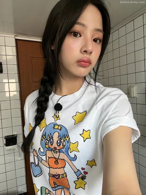 Minji (NewJeans) photo 1 of 1154