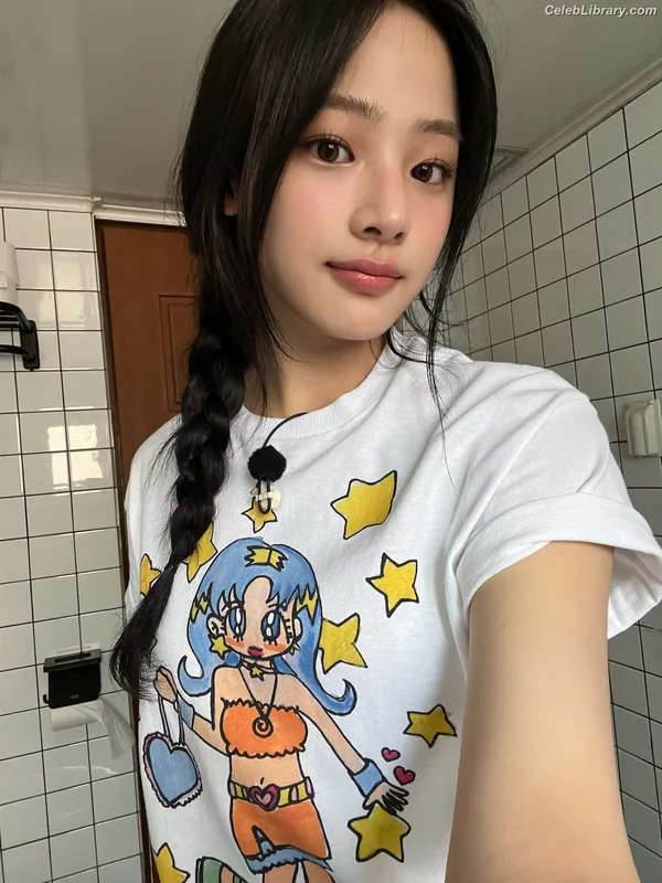 Minji (NewJeans) photo 2 of 1154